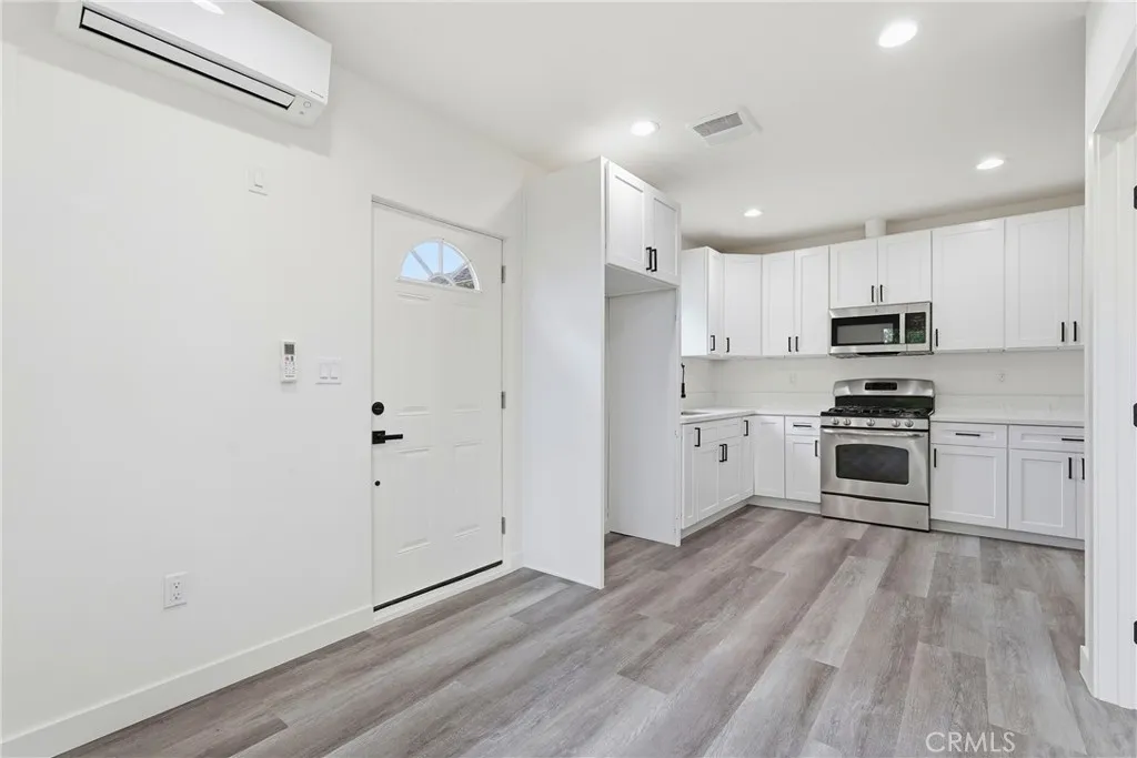 13880 Lexicon Ave, Sylmar, CA 91342 photo 5