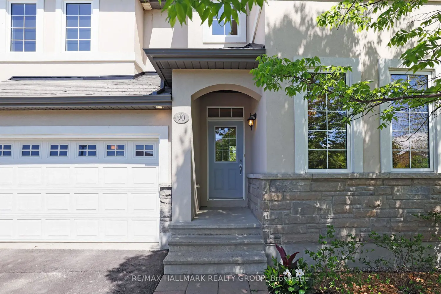 90 Stonewater Bay