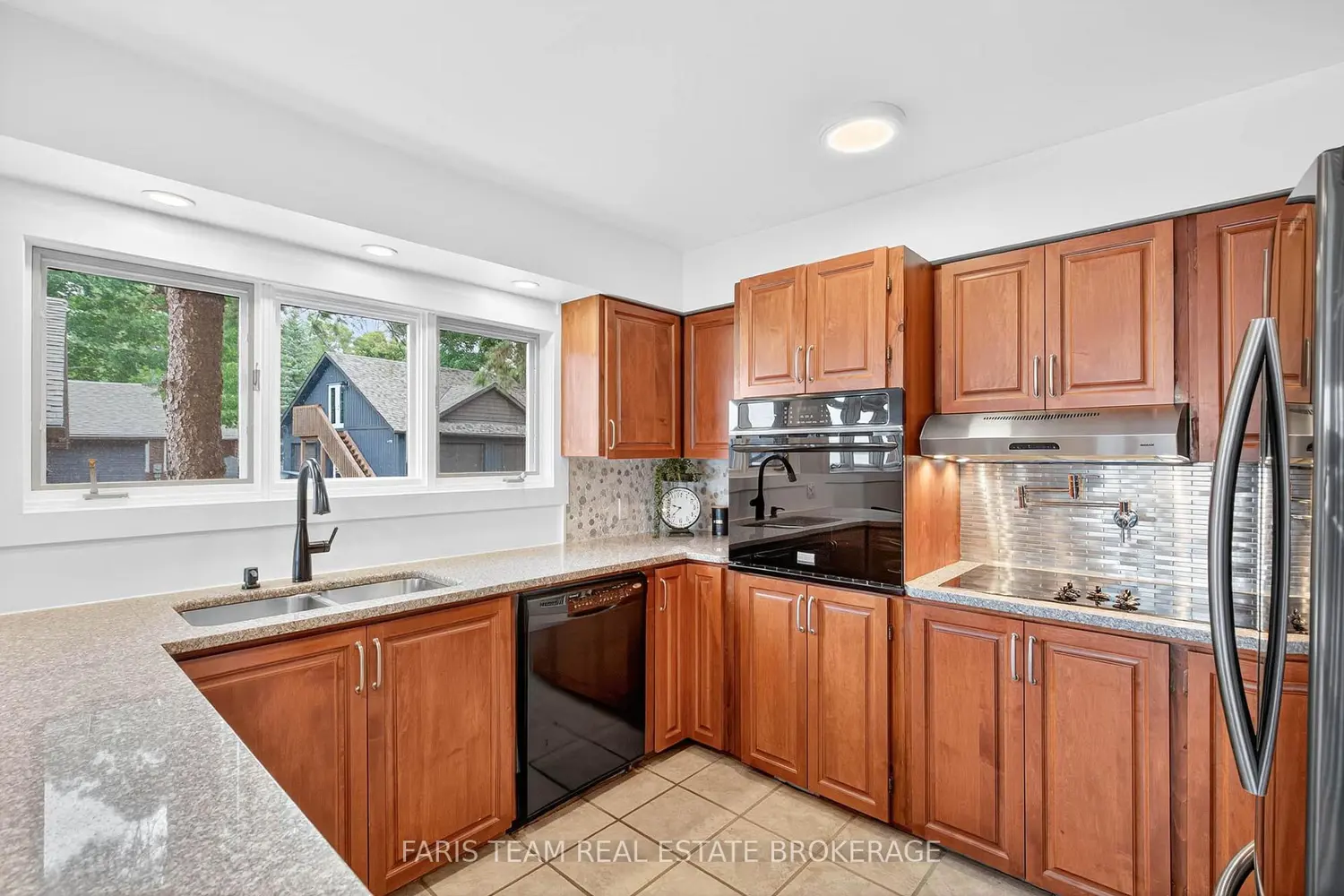 238 Robins Point Road photo 4