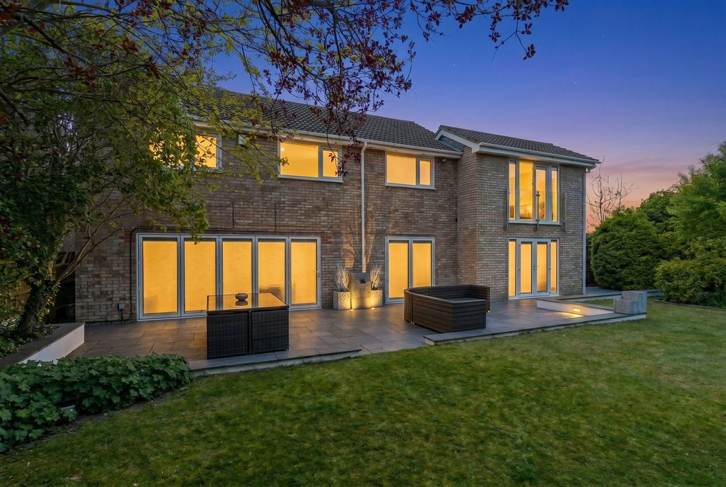 Additional image 36 of 5 bed detached house for saleCoombe Drive, Dunstable LU6