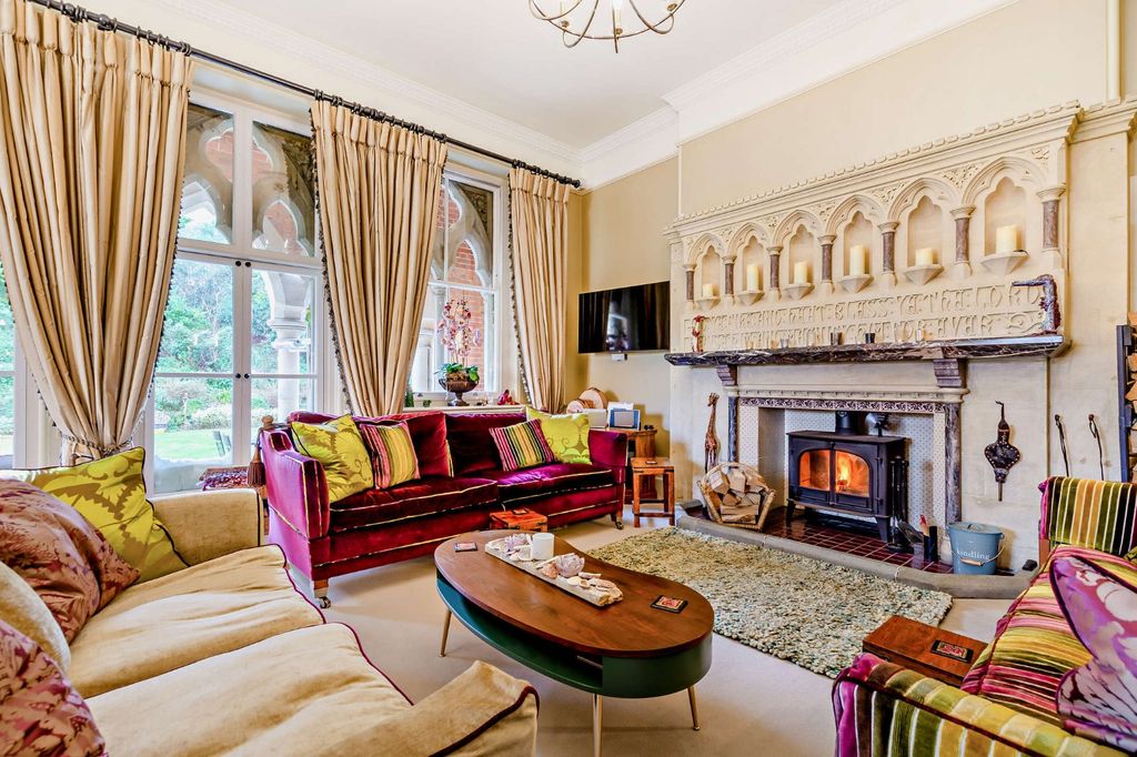 4 bed link detached house for saleKing Edwards Parade, Eastbourne, East Sussex BN20 photo 5