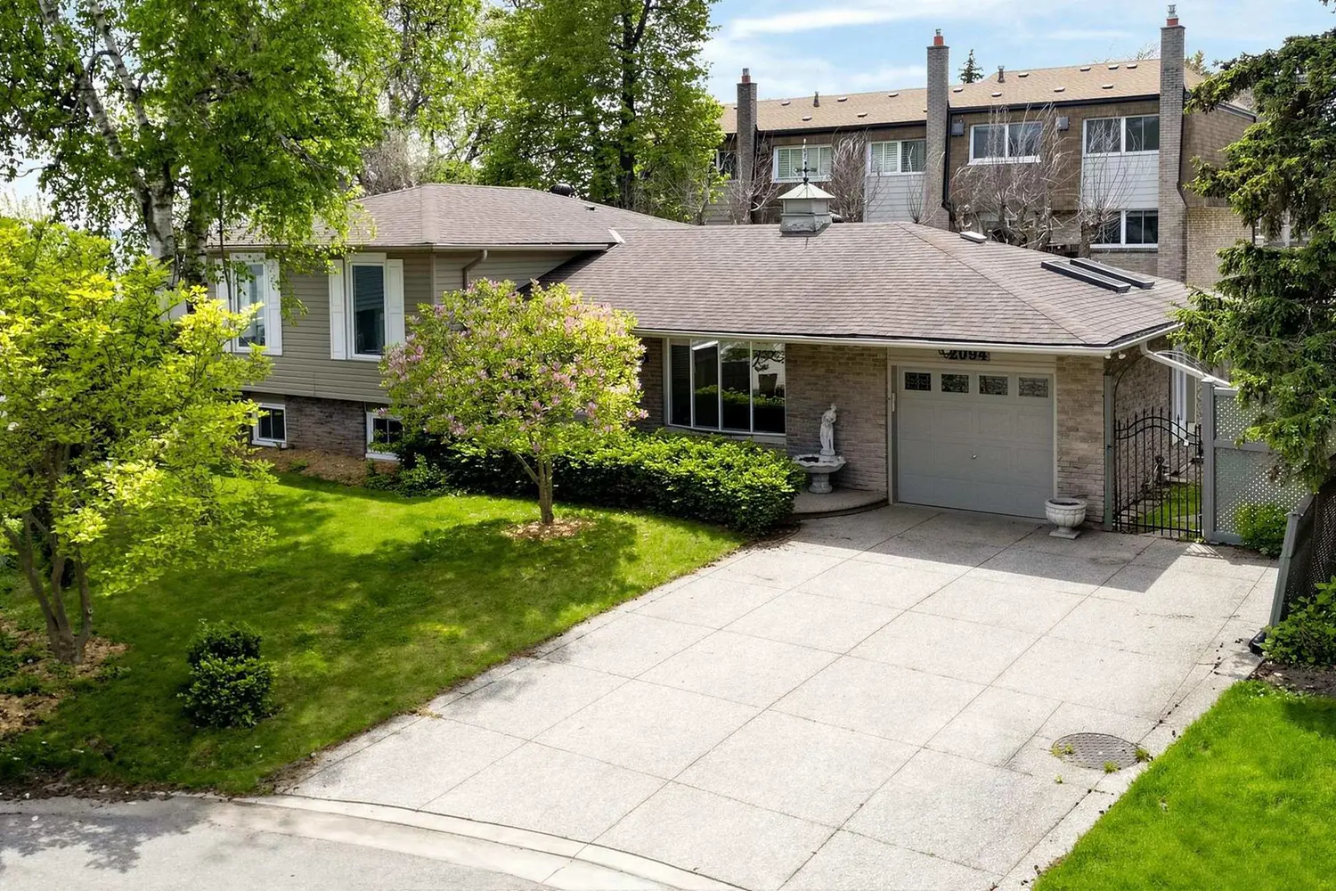 2094 Water's Edge Drive