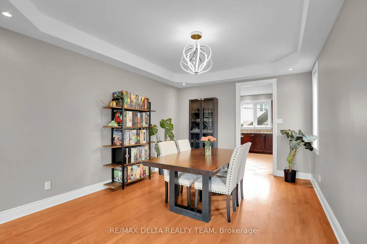 1811 Kingsdale Avenue photo 4