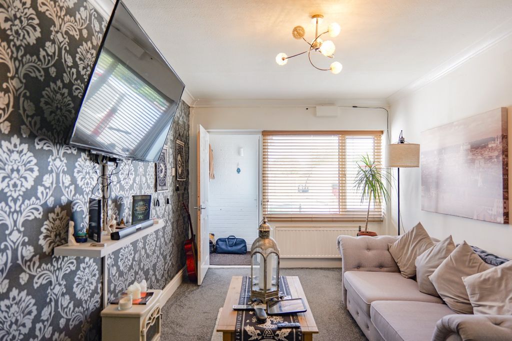 1 bed flat for saleLon Brynli, Prestatyn LL19 photo 2