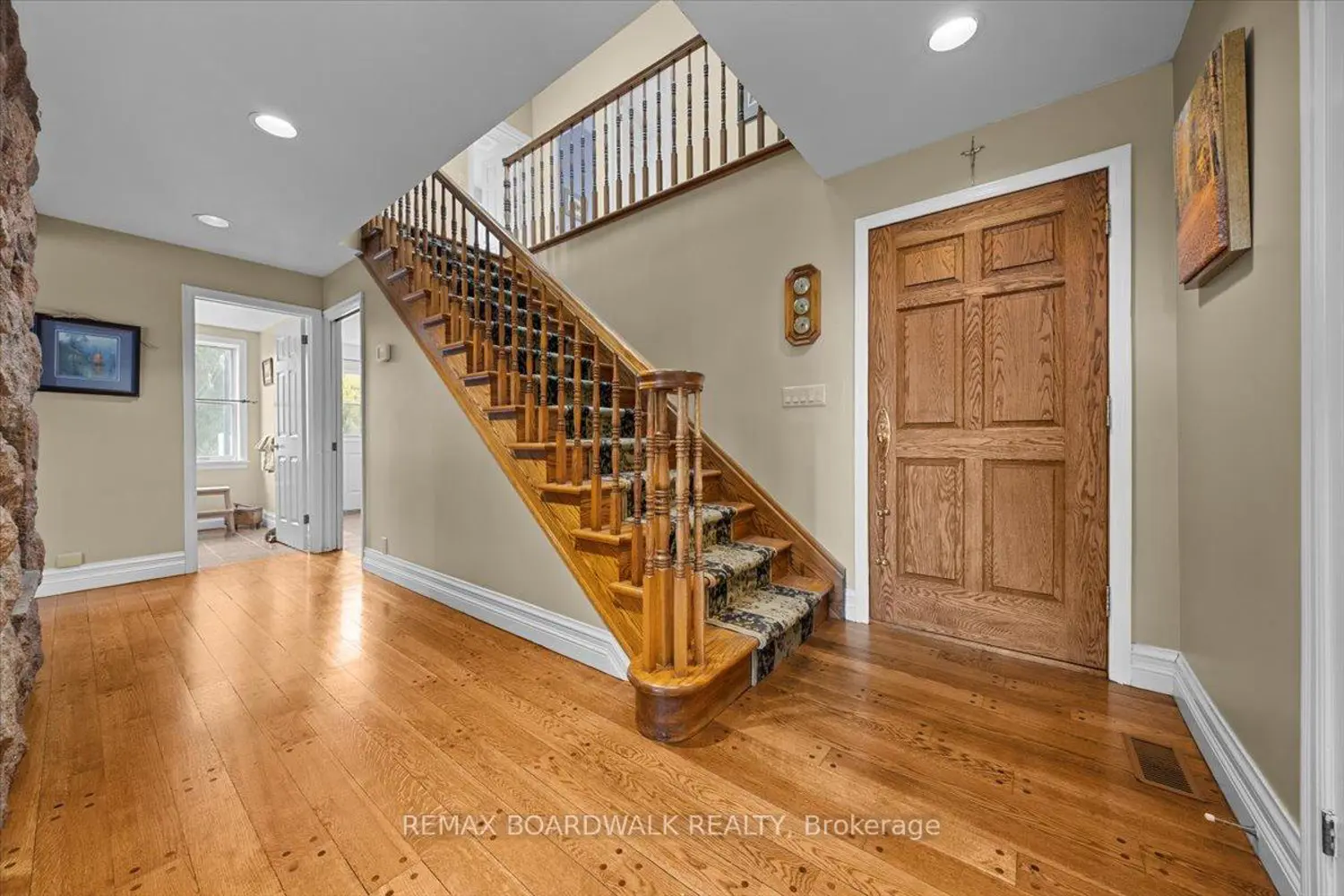 2464 Scrivens Drive photo 2