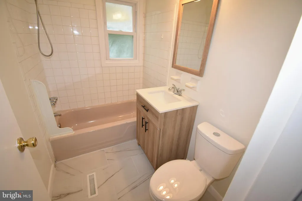 216 E Pearl Street, Burlington, NJ 08016