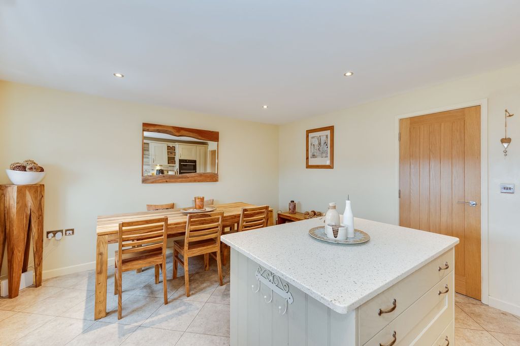 Additional image 6 of 3 bed town house for saleHolmley Lane, Dronfield S18