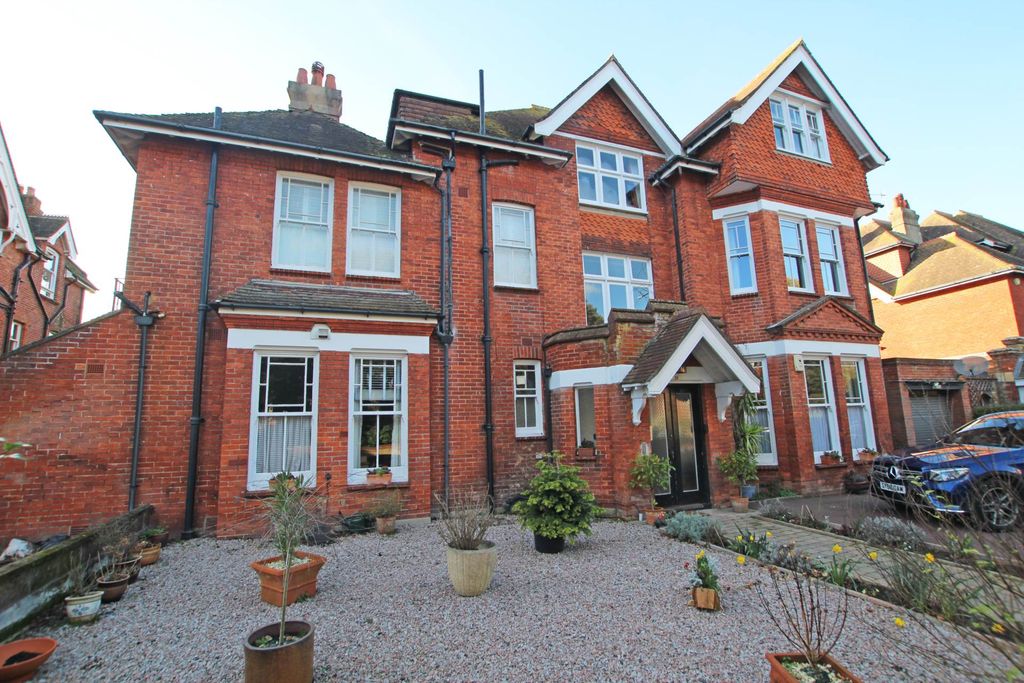 3 bed flat for saleGrassington Road, Eastbourne BN20