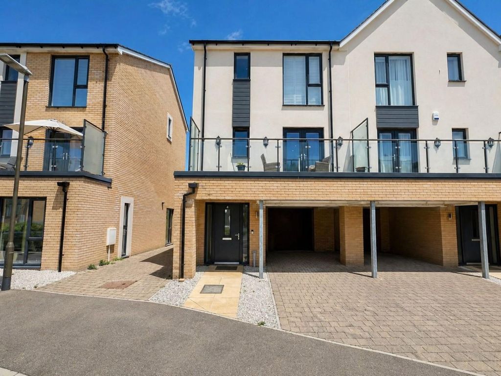 4 bed semi-detached house for saleWyatt Close, Dursley GL11