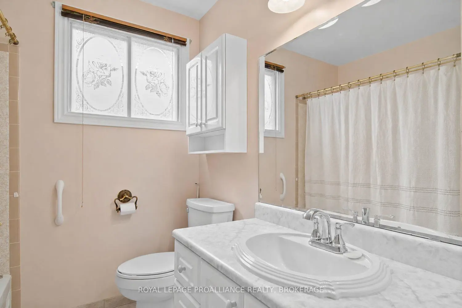 954 Kenshaw Street photo 5