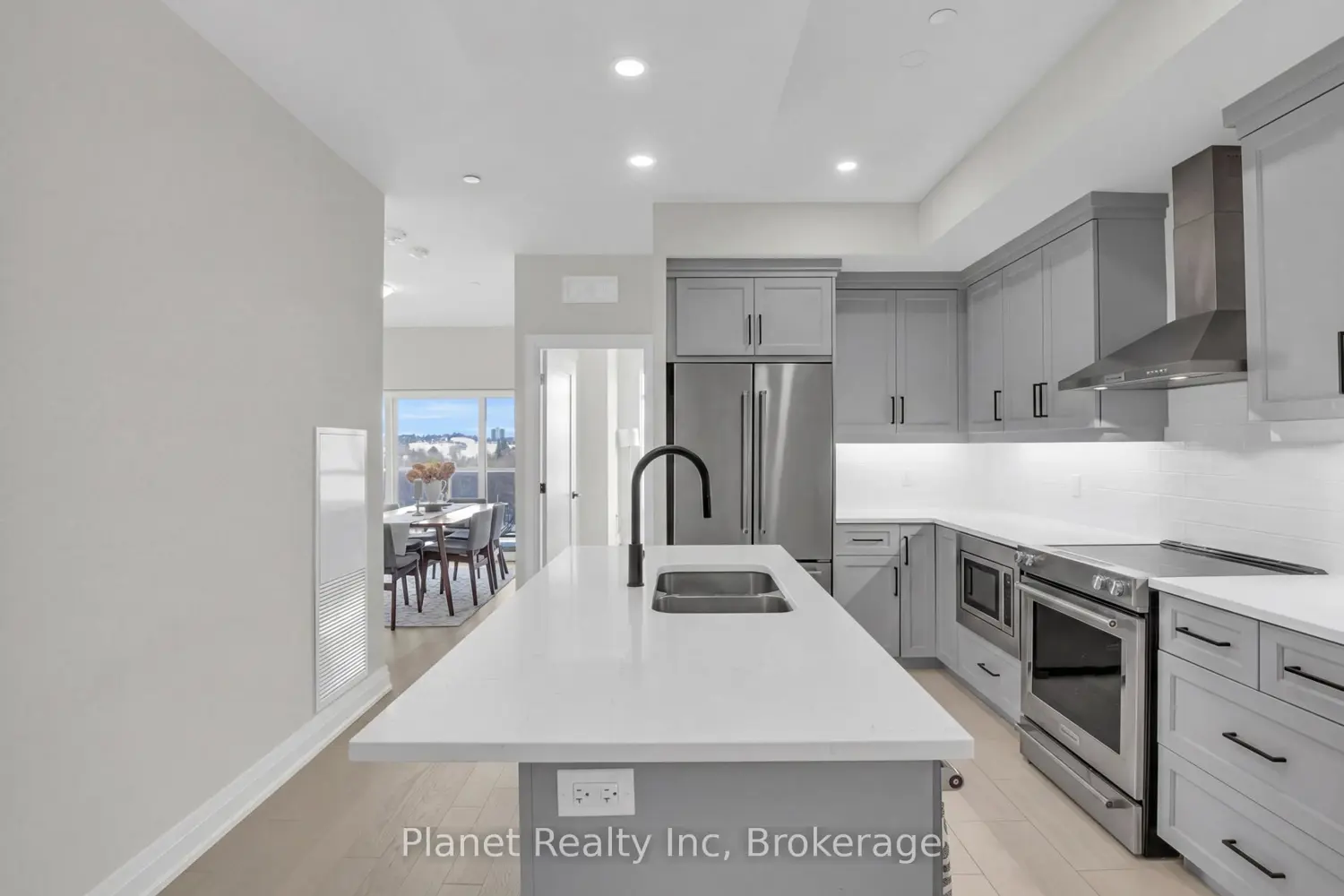 71 Wyndham Street 712 photo 5