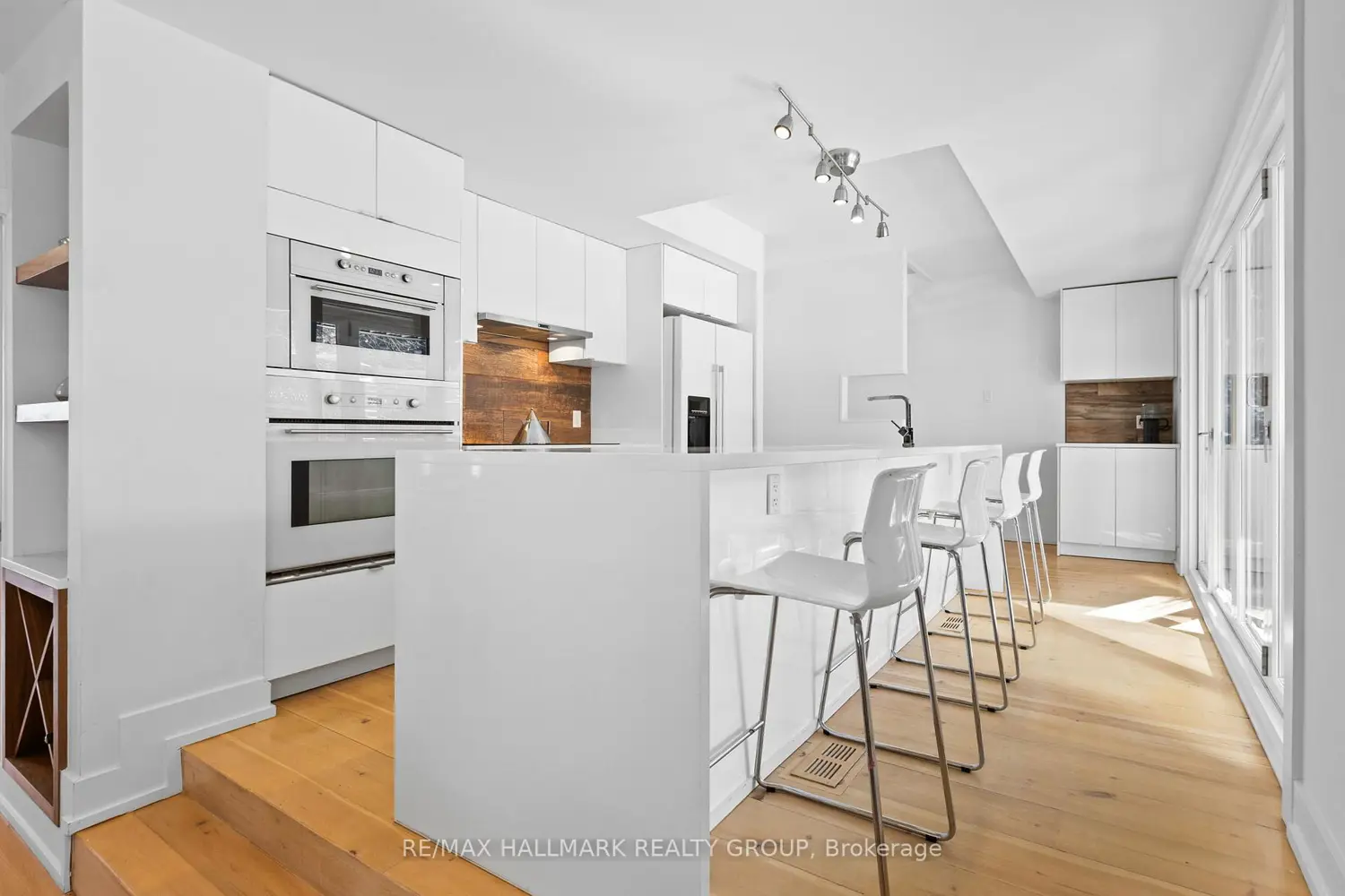 330 Winona Avenue photo 3