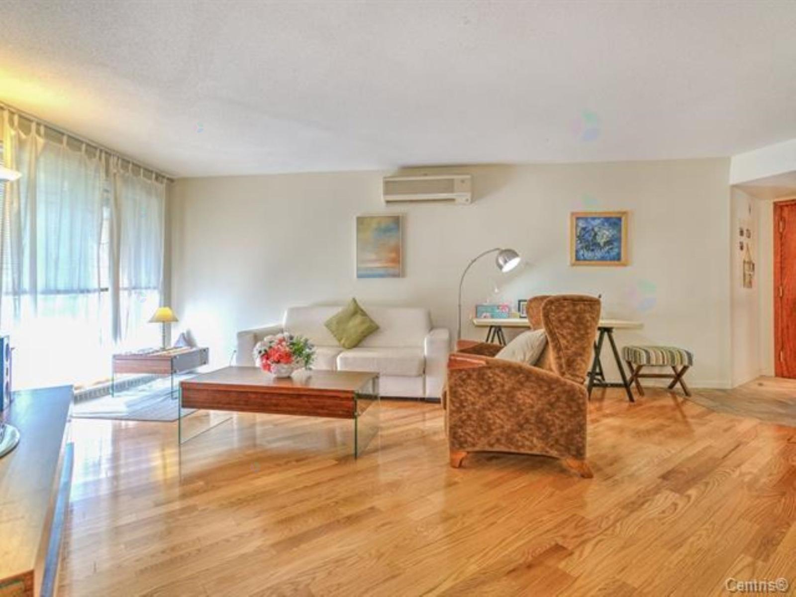 2055 Rue du Fort