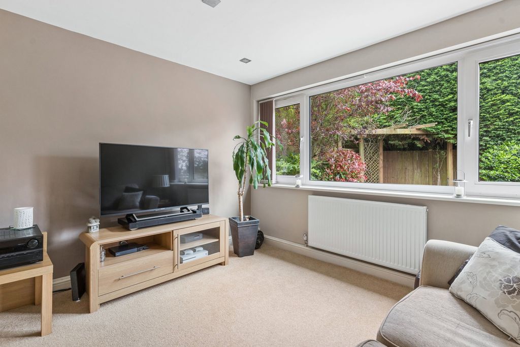 Additional image 5 of 3 bed detached house for saleSeamons Close, Dunstable LU6