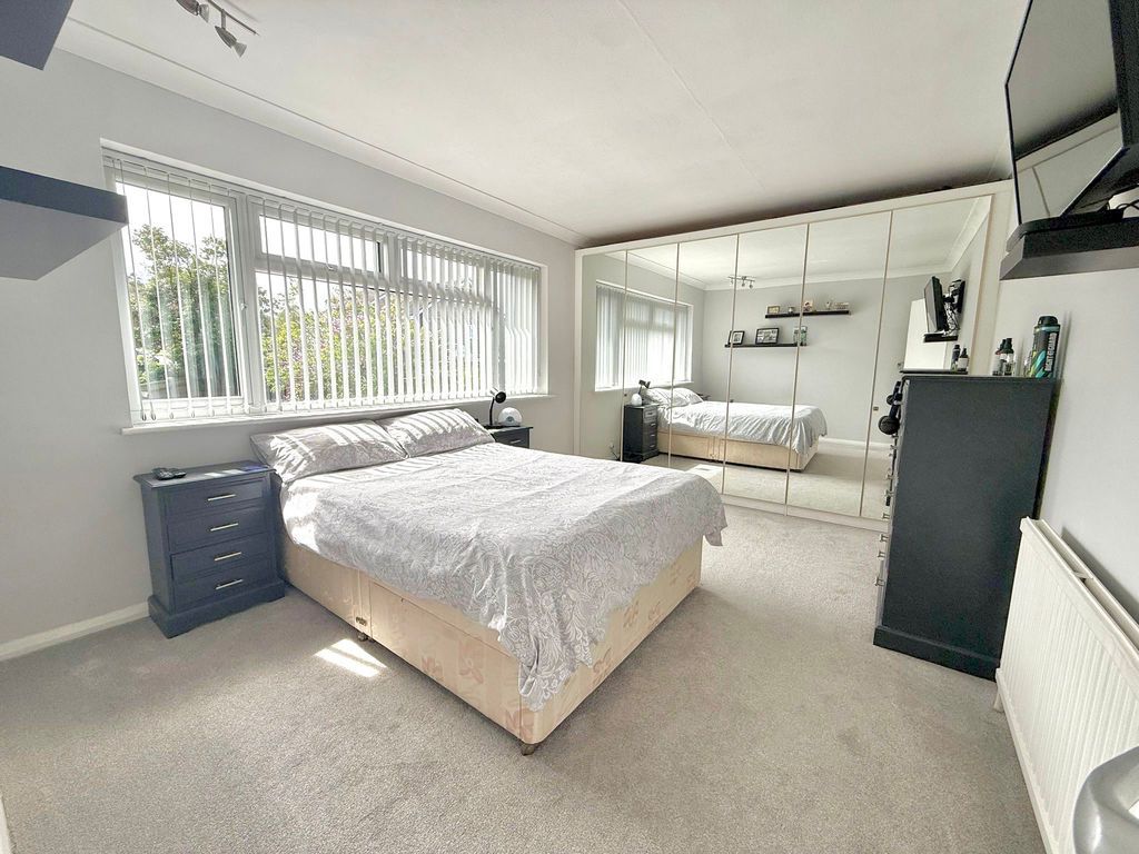 Additional image 10 of 6 bed detached house for saleLowther Road, Dunstable LU6