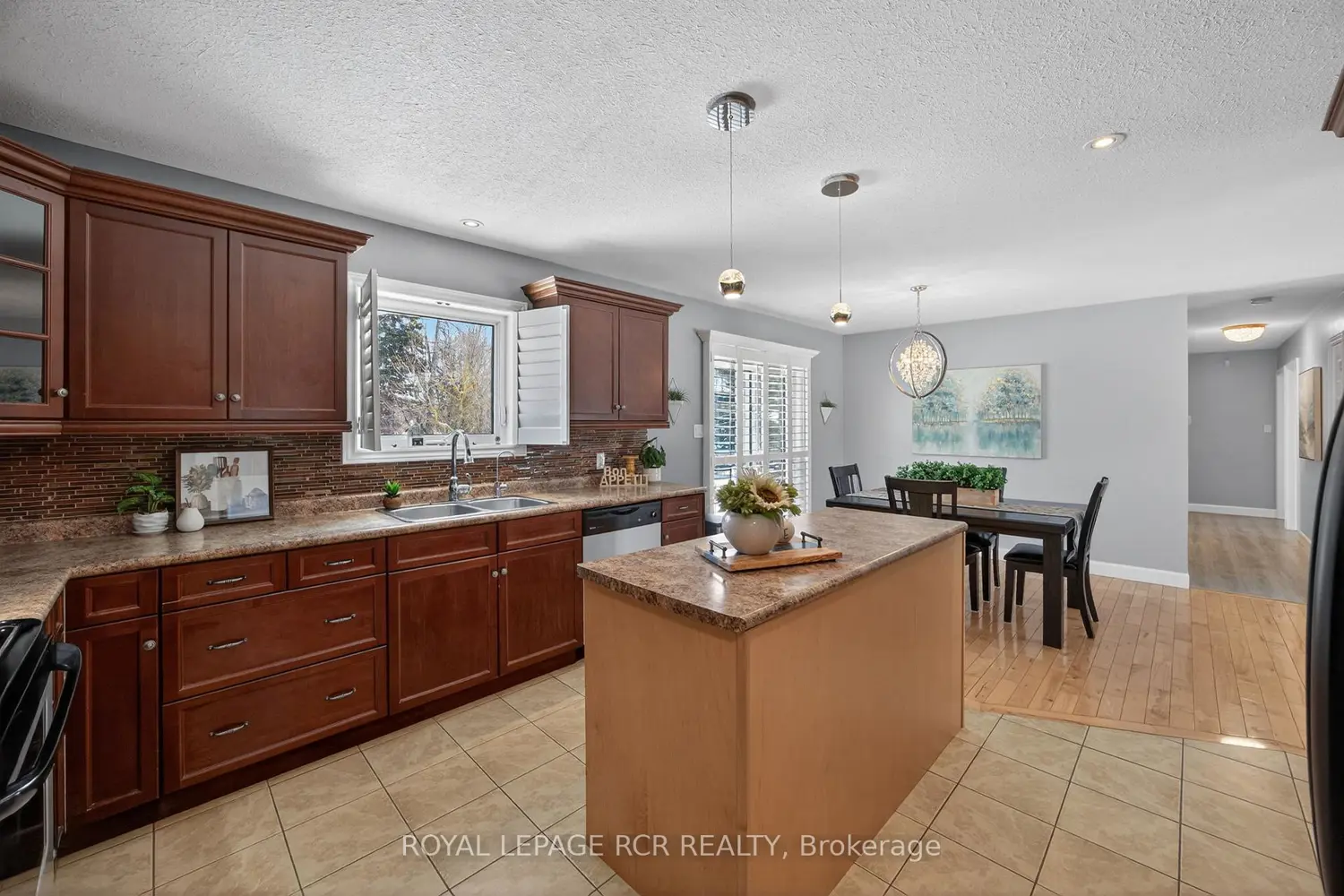 17 Deaken Drive photo 2