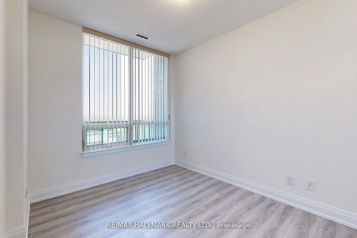 Additional image 7 of 7165 Yonge Street 833