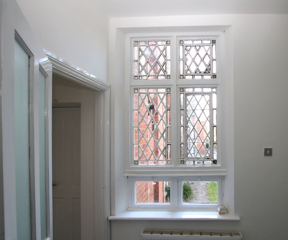 1 bed flat for saleThe Close, Dunmow CM6 photo 2