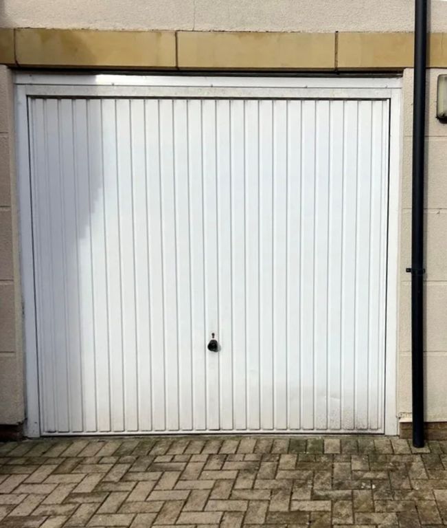 Additional image 11 of 2 bed flat for saleBramley Court, Luton Road, Dunstable LU5