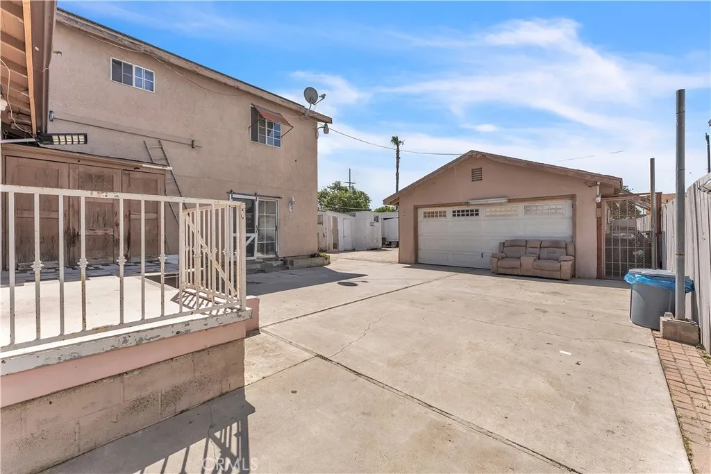 1208 E 3rd St, Santa Ana, CA 92701 photo 2