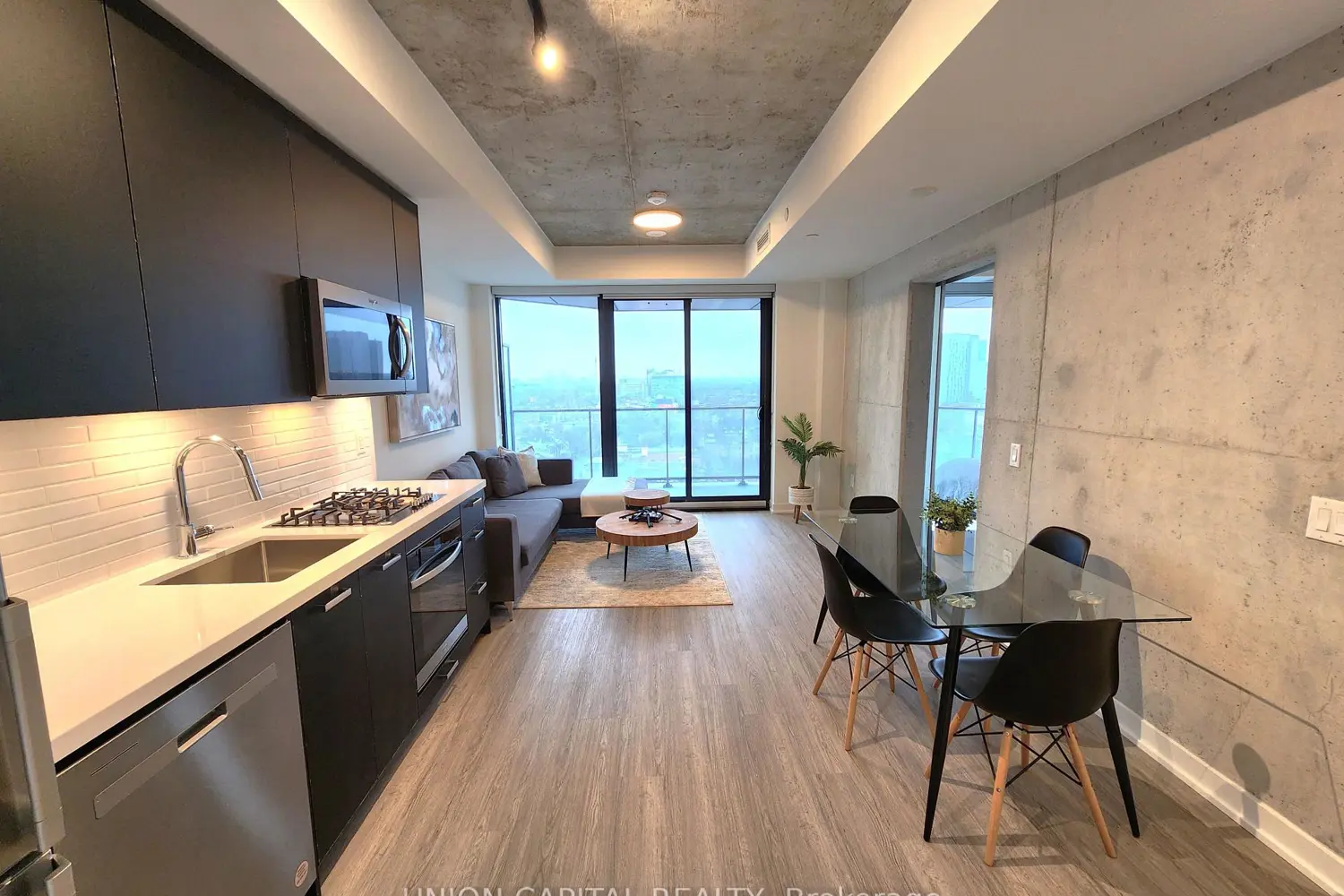 Additional image 3 of 195 Mccaul Street 1601