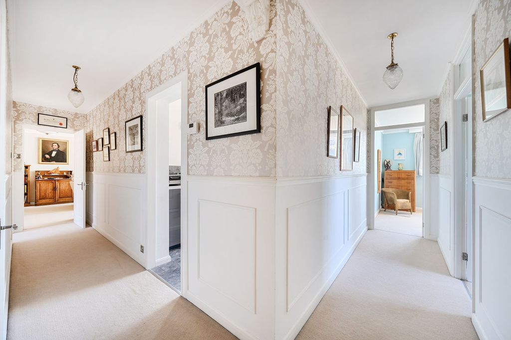 Additional image 7 of 3 bed flat for saleAvenue Road, Epsom KT18
