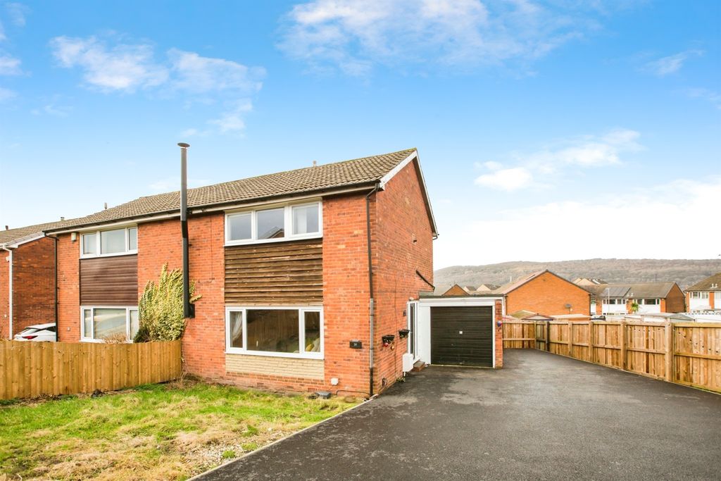 3 bed semi-detached house for saleAlexandra Crescent, Elland HX5