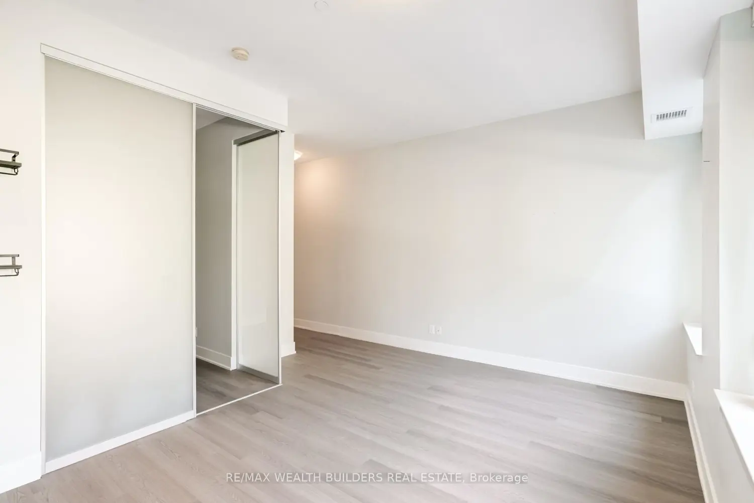 Additional image 4 of 111 St Clair Avenue 328