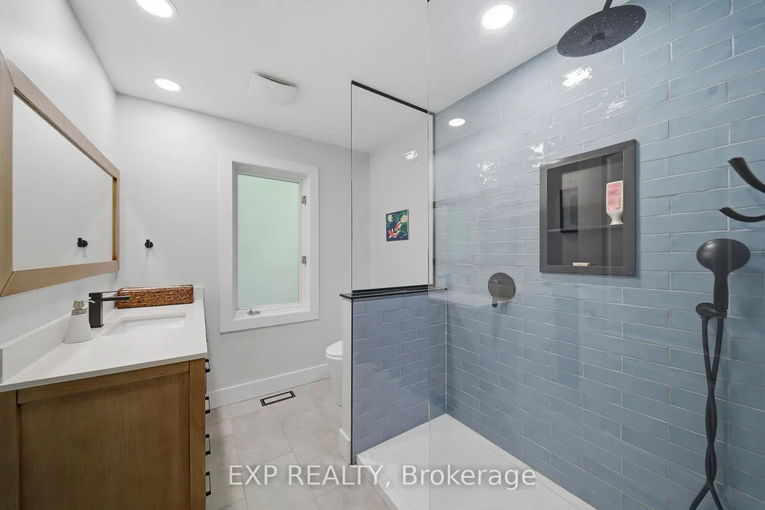 1264 Barnwell Crescent photo 4