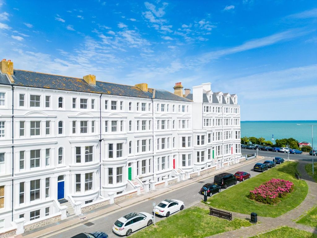 2 bed flat for saleHoward Square, Seafront, Eastbourne BN21