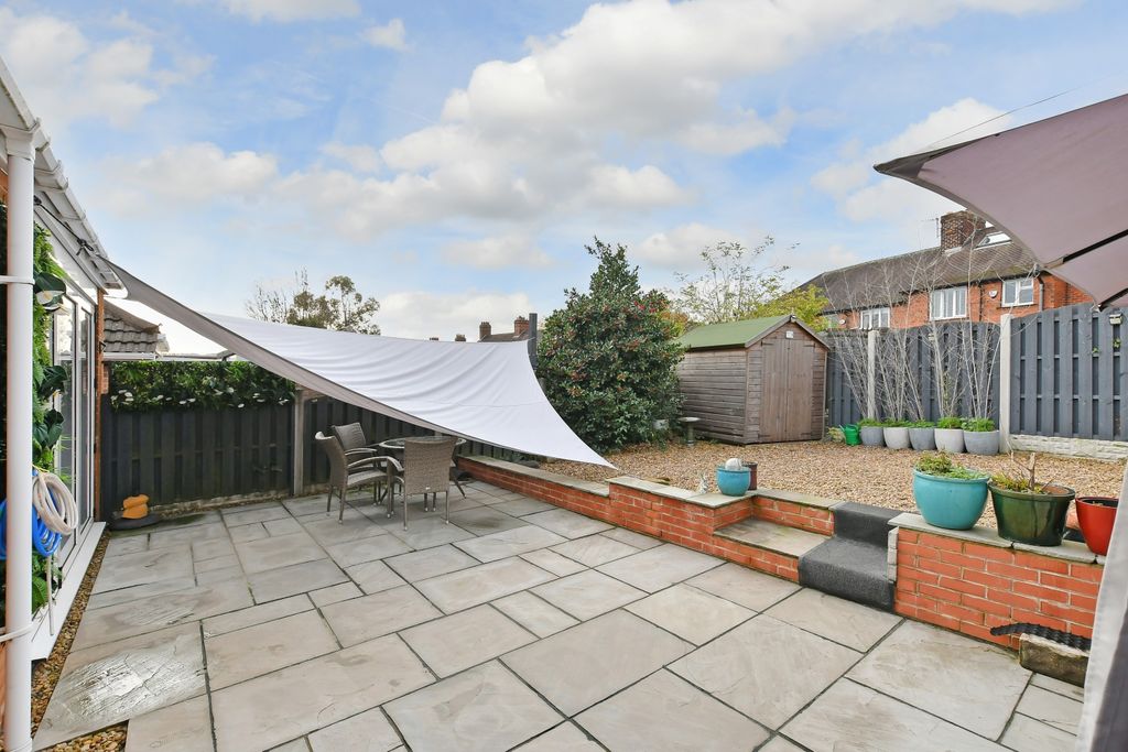 3 bed detached bungalow for salePaddock Way, Dronfield, Derbyshire S18 photo 2