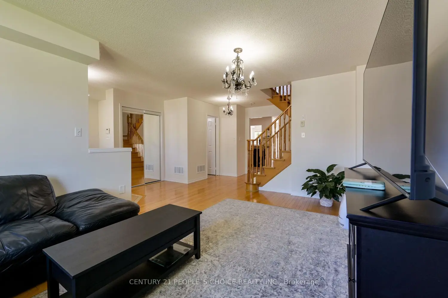 479 Davos Road photo 4