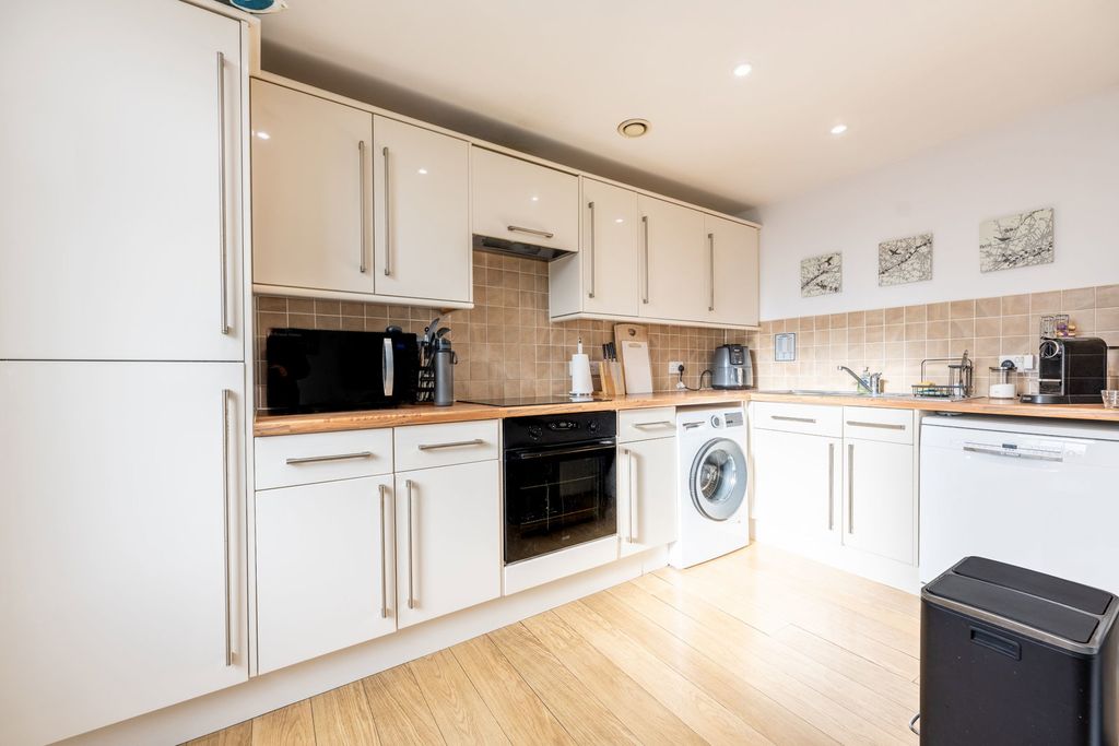 Additional image 3 of 2 bed flat for saleSouthampton Road, Eastleigh SO50