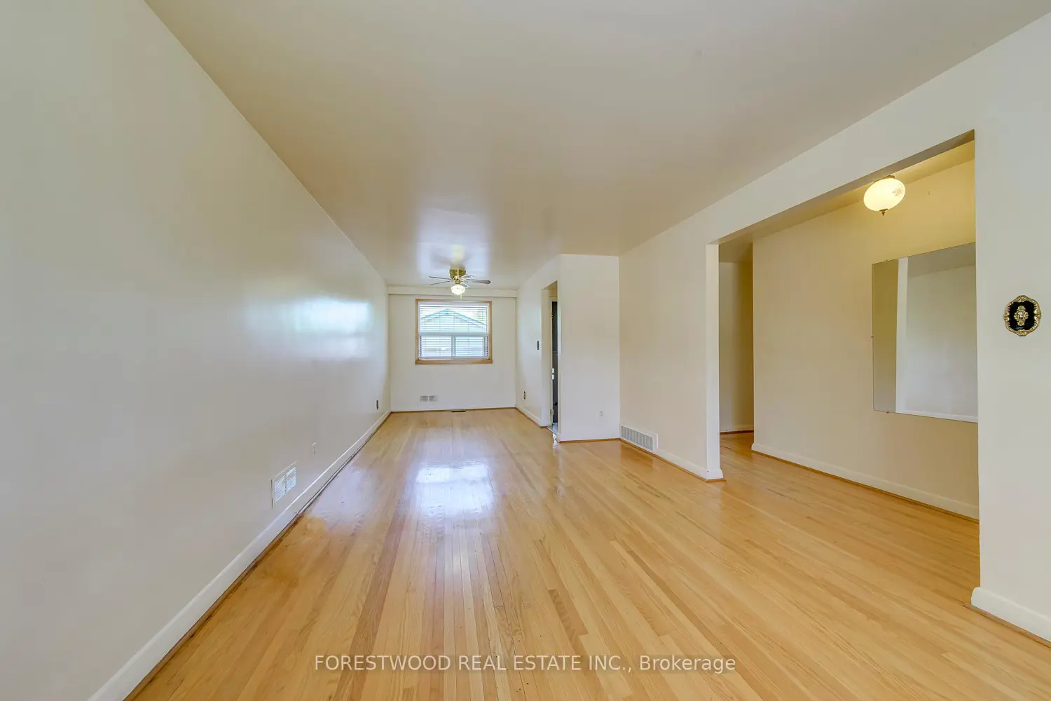 3477 Capricorn Crescent photo 2