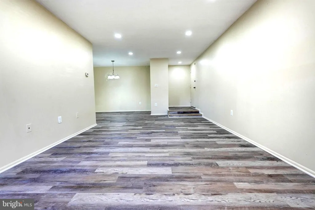 415 Christopher Avenue Unit 11, Gaithersburg, MD 20879 photo 3