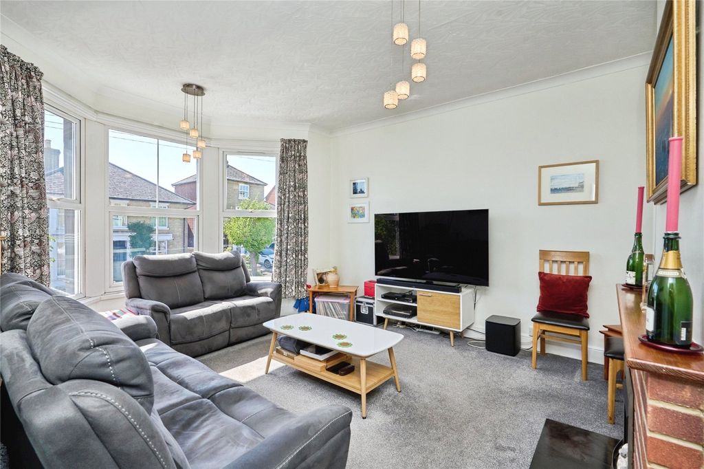 Additional image 5 of 2 bed maisonette for saleMill Hill Road, Cowes, Isle Of Wight PO31
