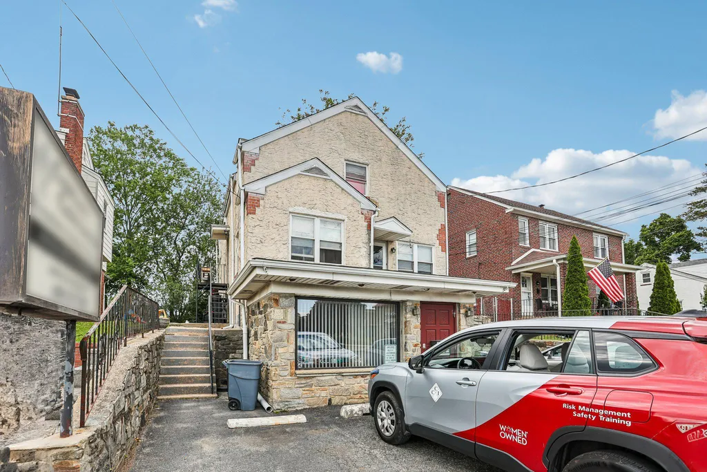 319 Macdade Boulevard, Folsom, PA 19033 photo 2