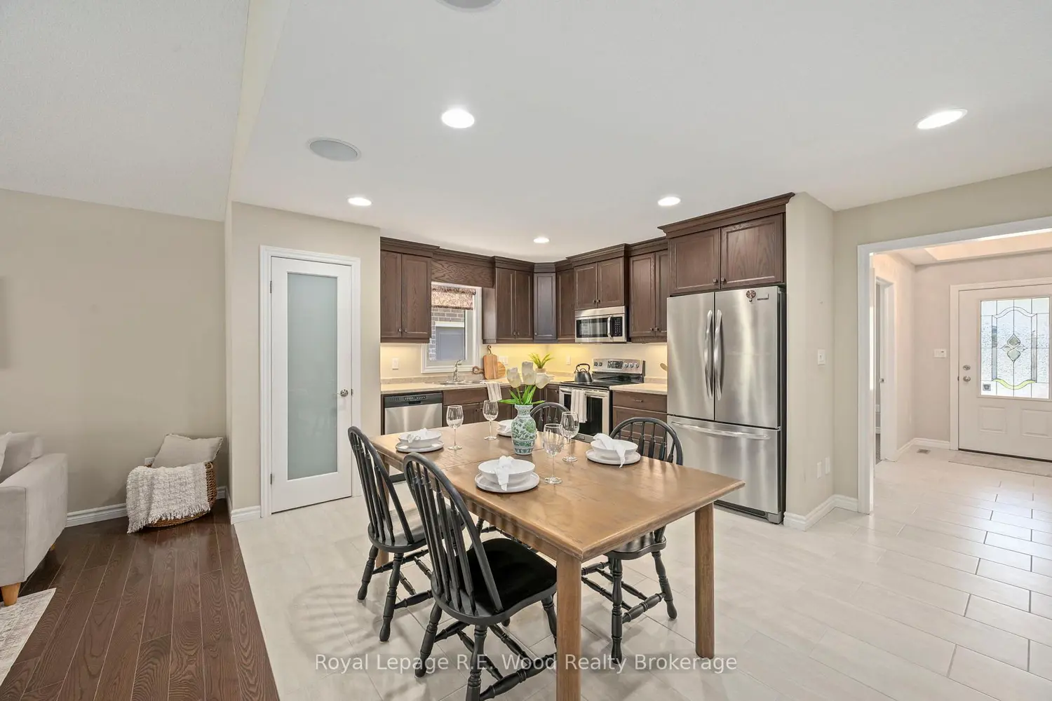 16 Colin Avenue photo 3