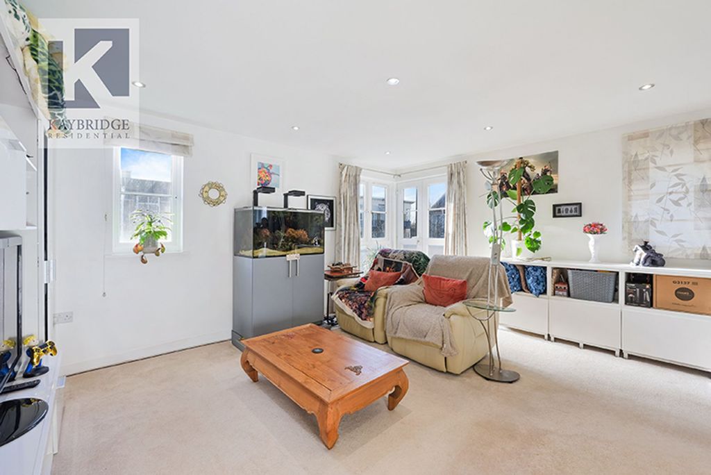 2 bed flat for saleRevere Way, Boleyn Court Revere Way KT19