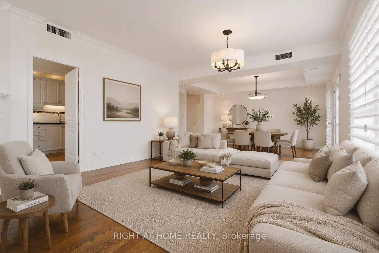 2662 Bloor Street 512