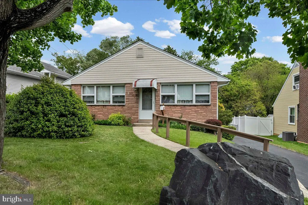 327 Ashland Avenue, Secane, PA 19018 photo 2