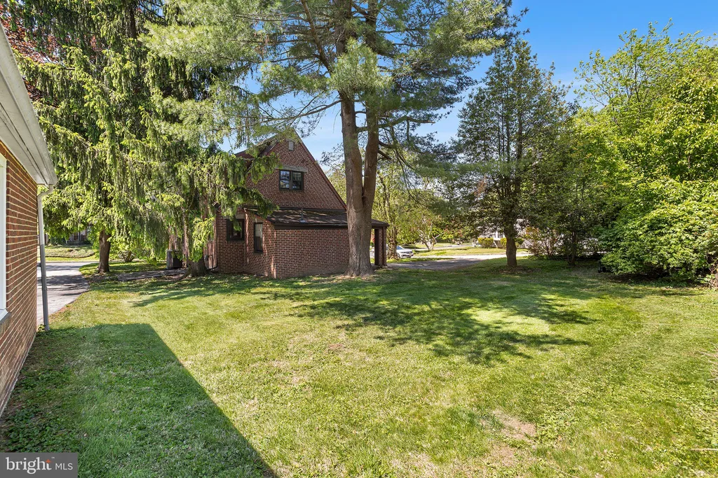 217 E Thomson Avenue, Springfield, PA 19064
