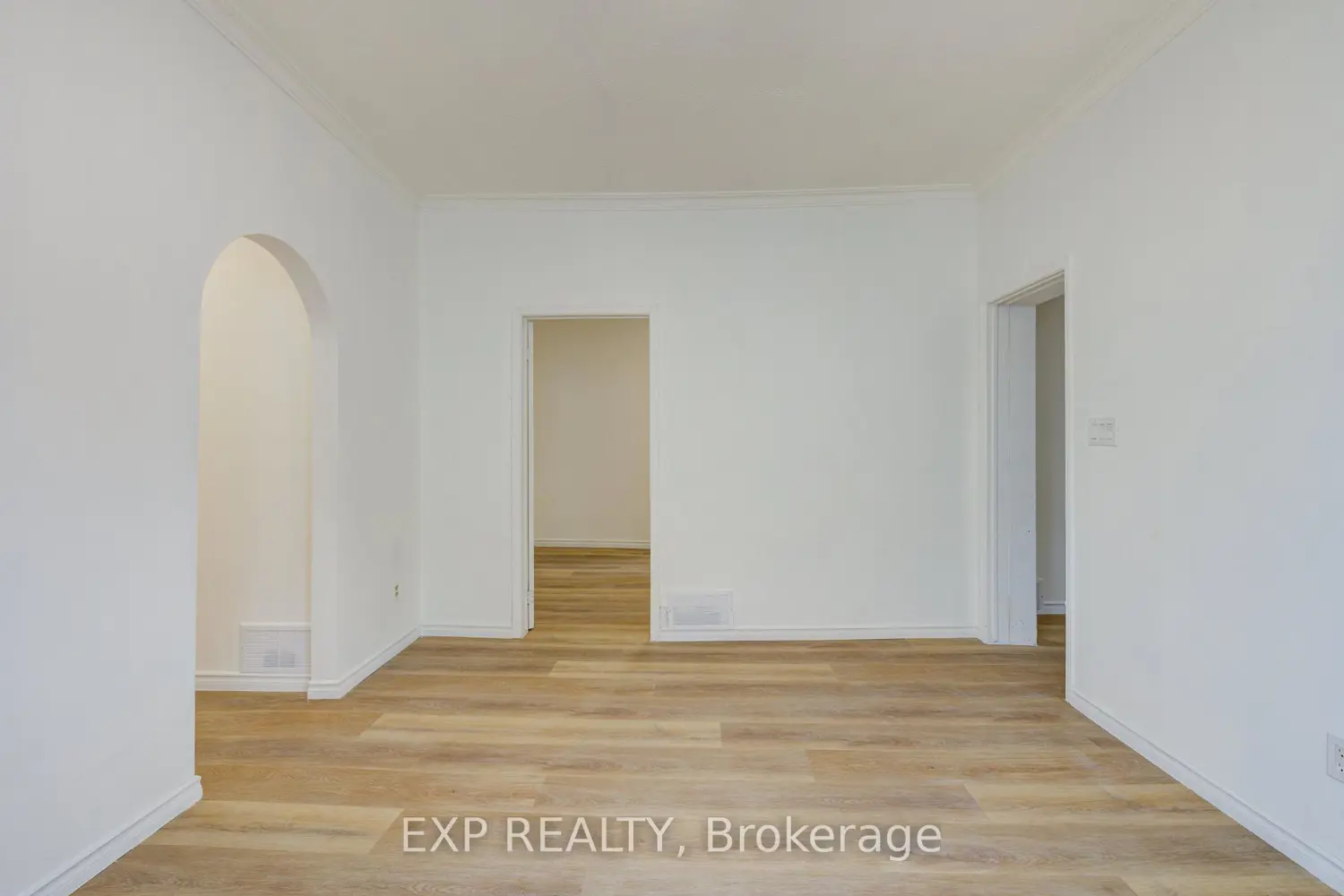 Additional image 16 of 524 Simcoe Street