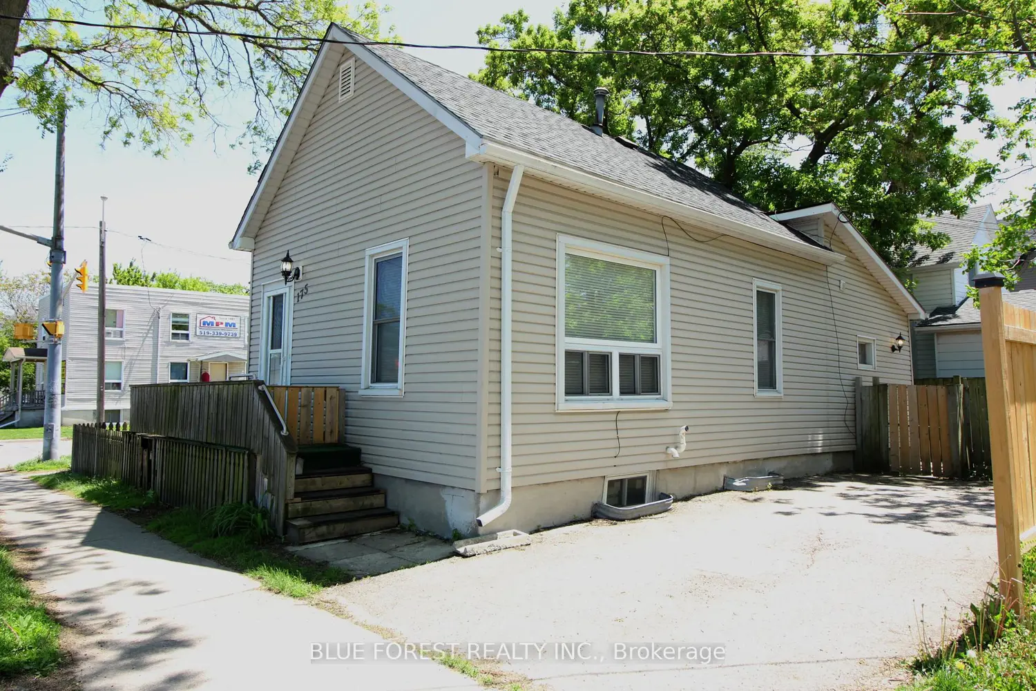 175 Davis Street photo 4
