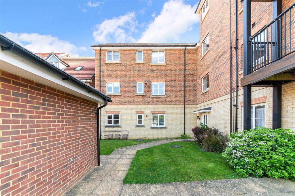Additional image 14 of 2 bed flat for saleWinter Close, Epsom KT17