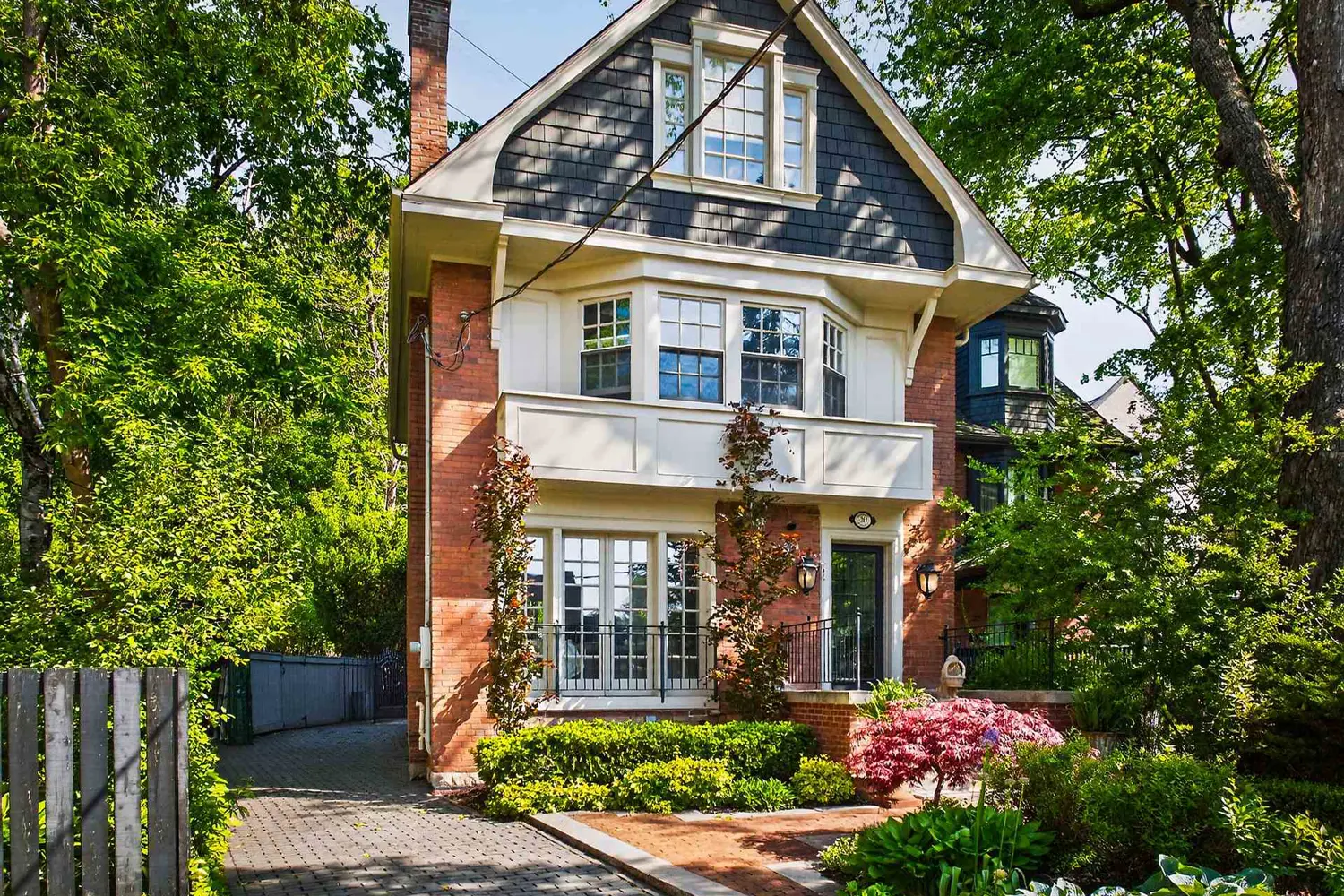 30 Edgewood Crescent