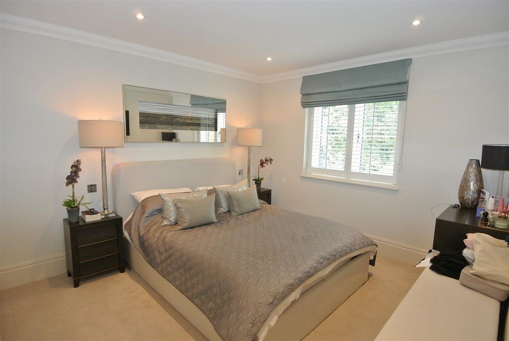 Additional image 18 of 4 bed property for saleNorthcroft Road, Englefield Green, Egham TW20