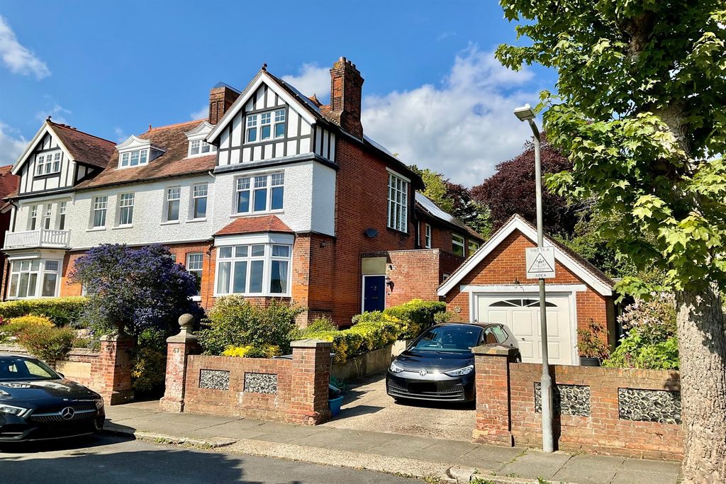 6 bed semi-detached house for saleCastle Avenue, Dover, Kent CT16