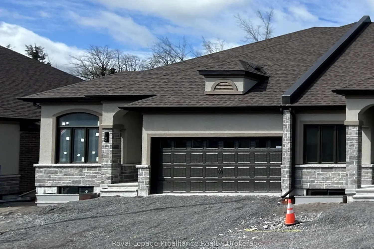 99 Cloverleaf Drive 18