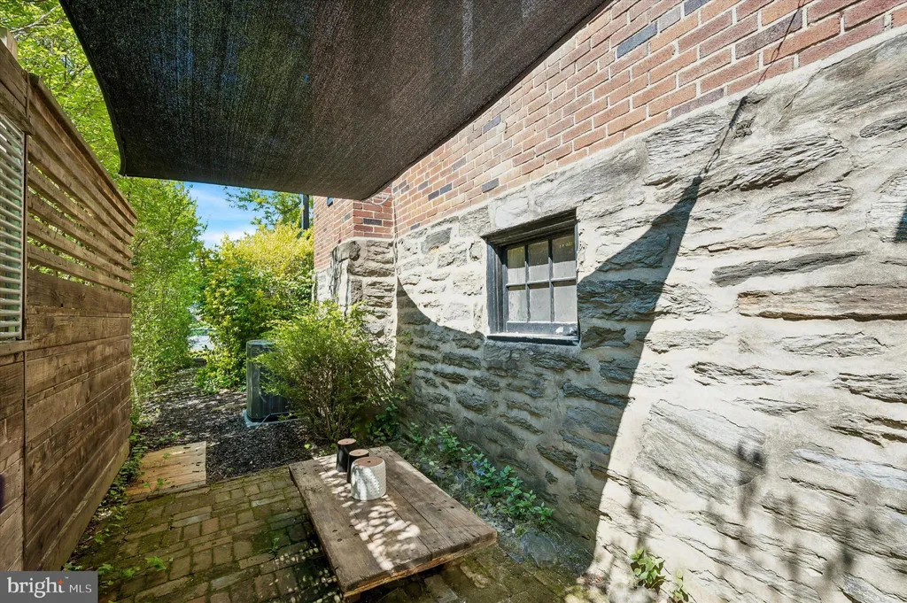 105 Rock Glen Road, Wynnewood, PA 19096